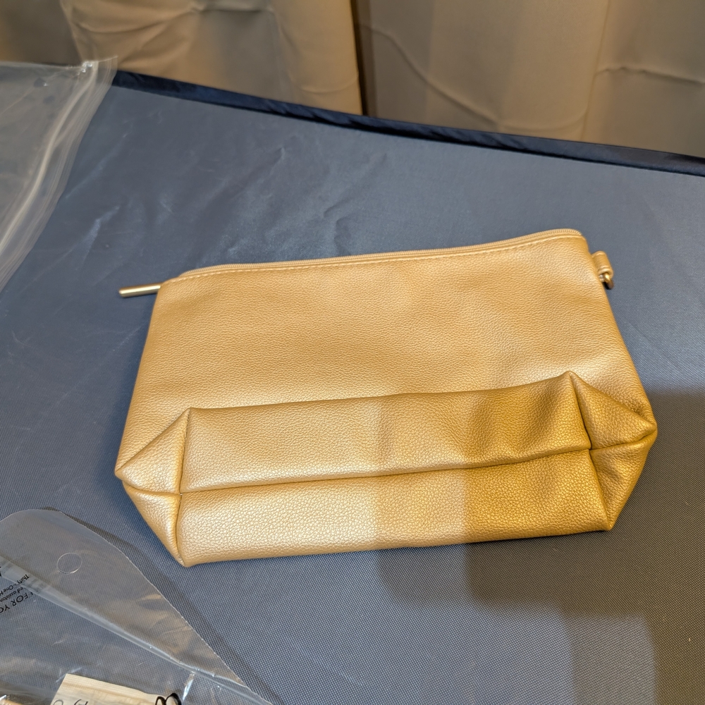 Thirty-One Gold Leather Pouch - Picture 3 of 6